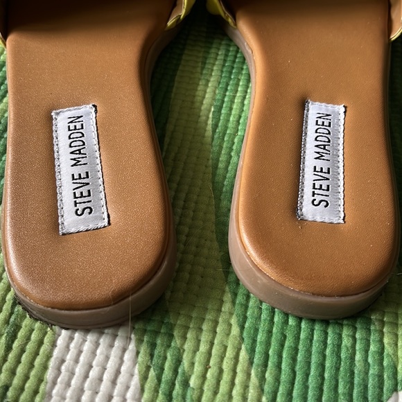 Steve Madden Yellow Sandals - Picture 3 of 5